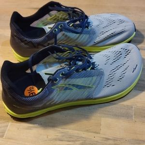 NWOT Altra size 9.5 Vanish running shoes